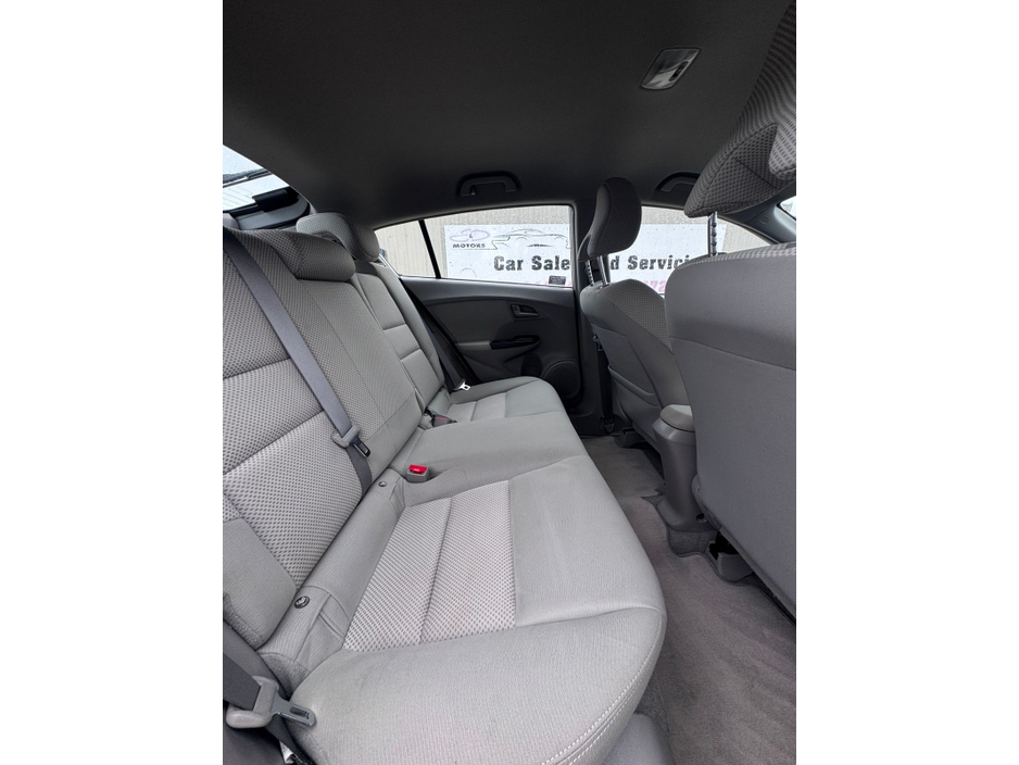 2011 Honda Insight - image 15