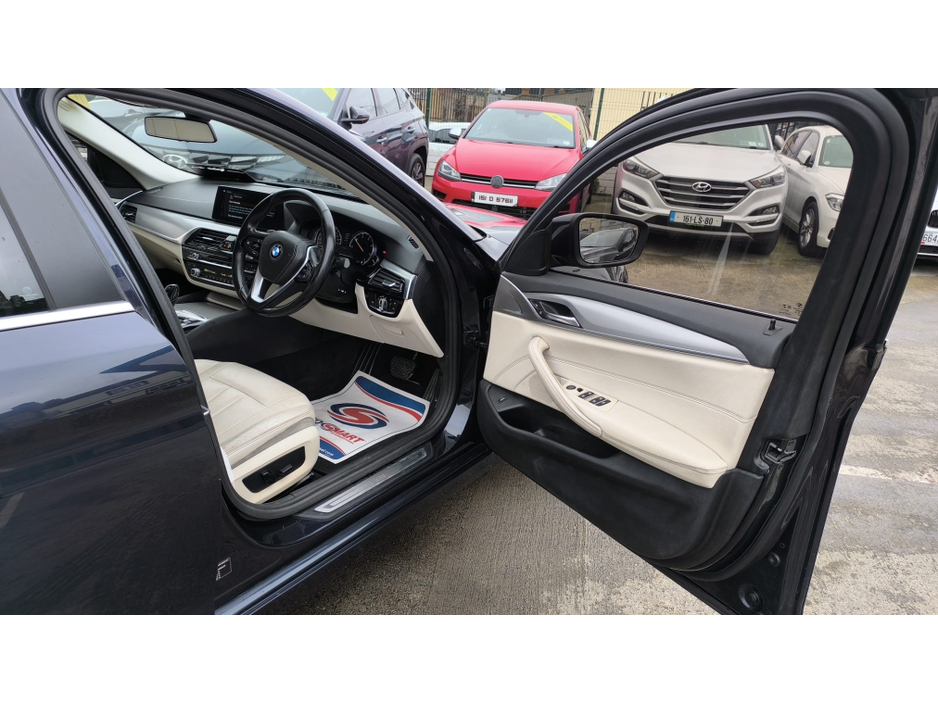 2017 BMW 5 Series - image 11