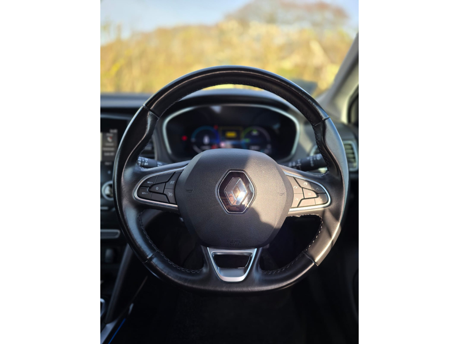 2021 Renault Megane - image 16