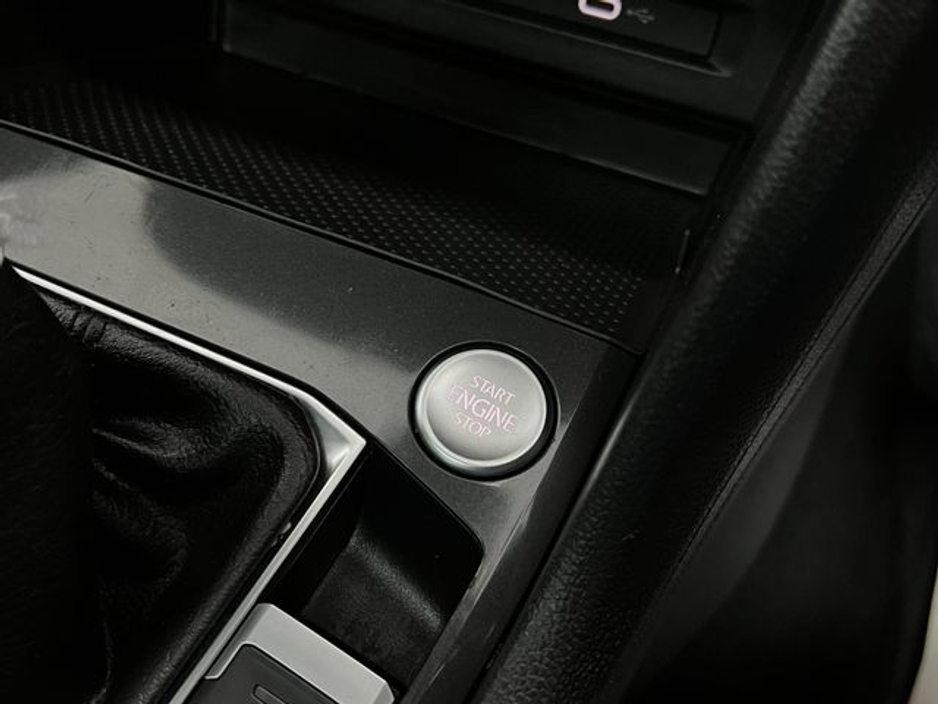 2023 Volkswagen Tiguan - image 41