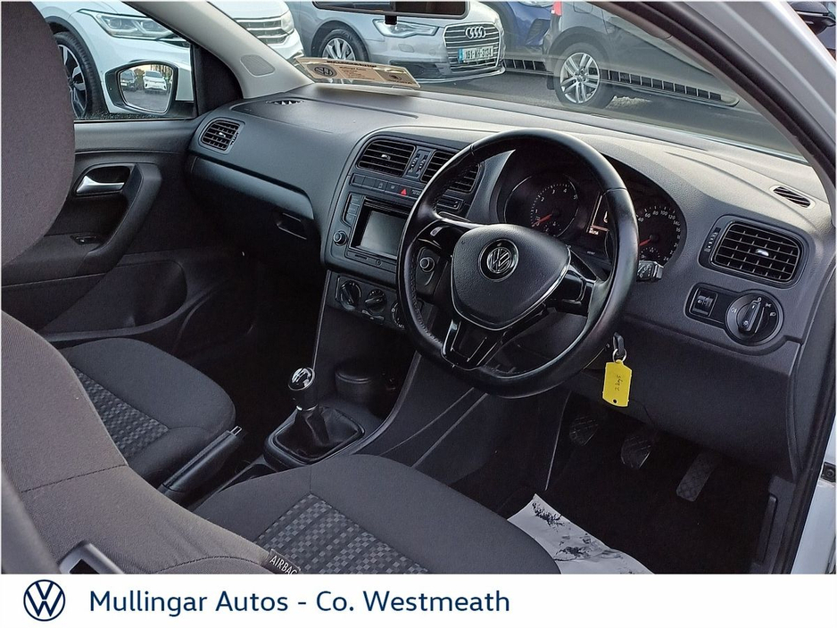 2015 Volkswagen Polo - image 8