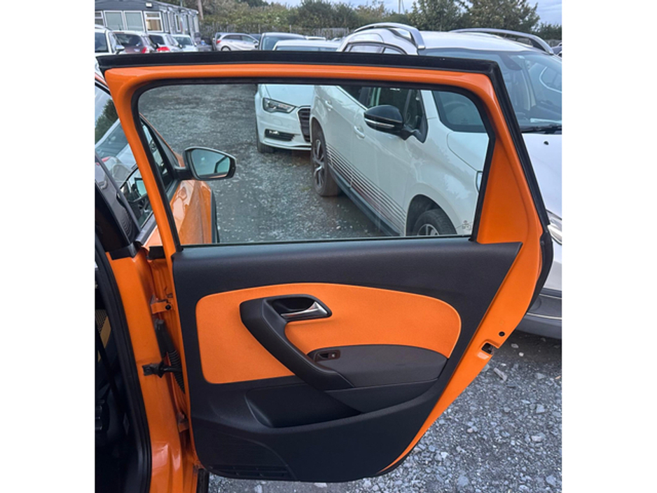 2011 Volkswagen Polo - image 13