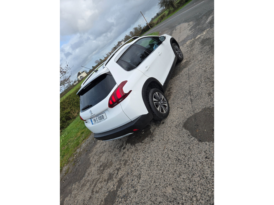 2019 Peugeot 2008 - image 4