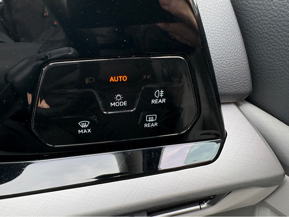 2022 Volkswagen Golf - image 17