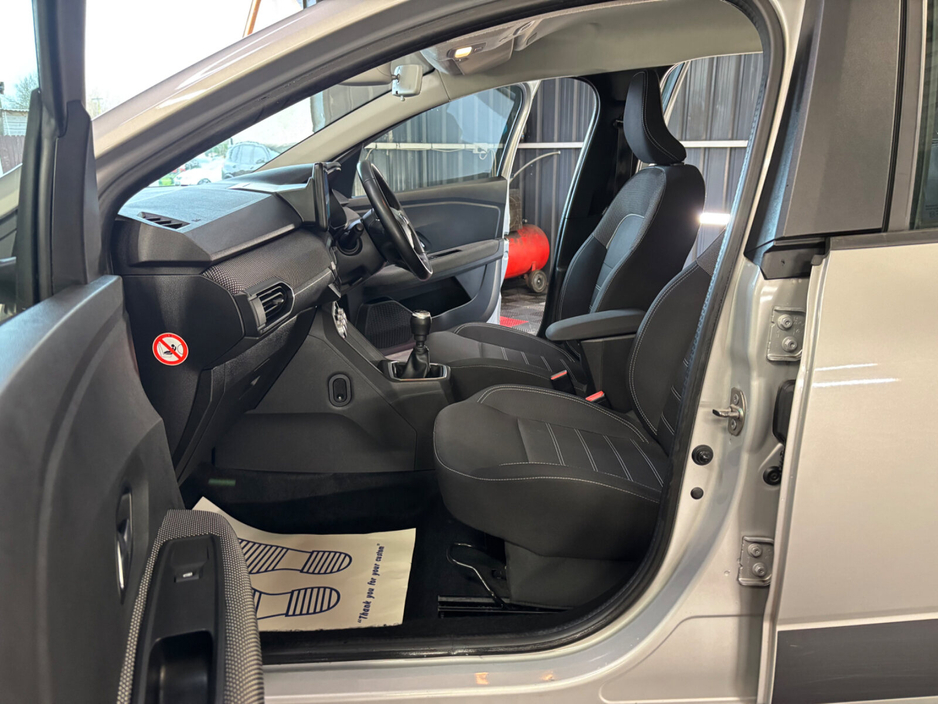 2022 Dacia Jogger - image 16