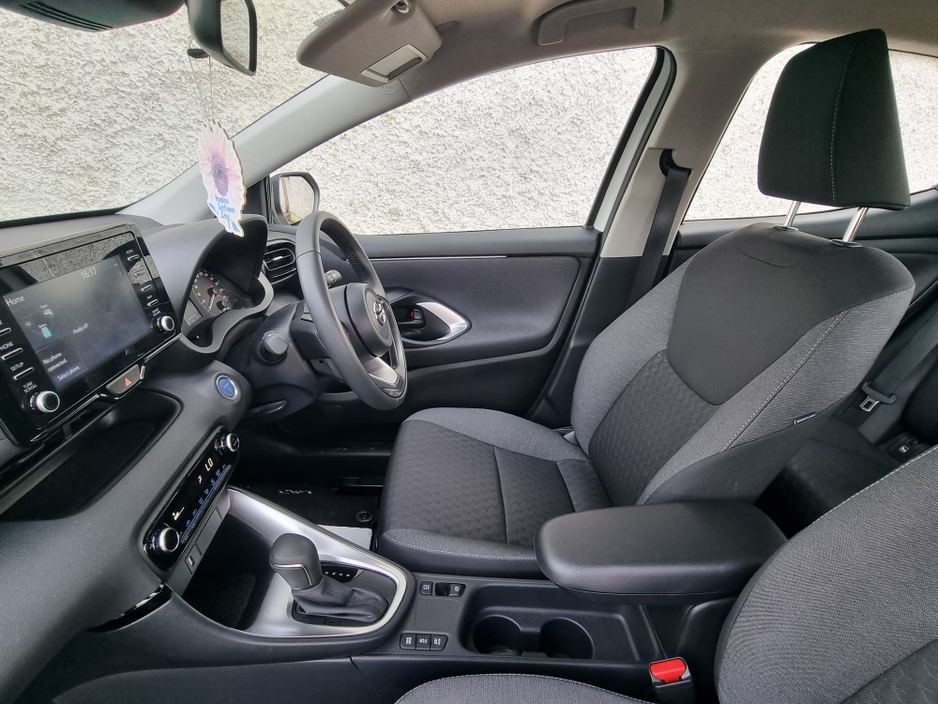 2024 Toyota Yaris - image 28