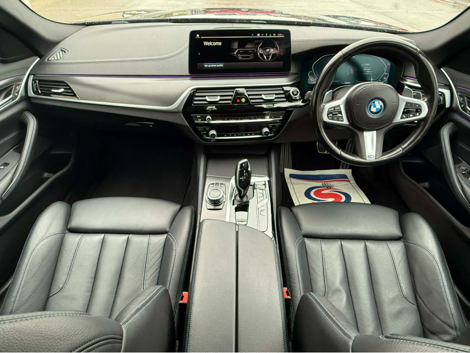 2022 BMW 5 Series - image 10