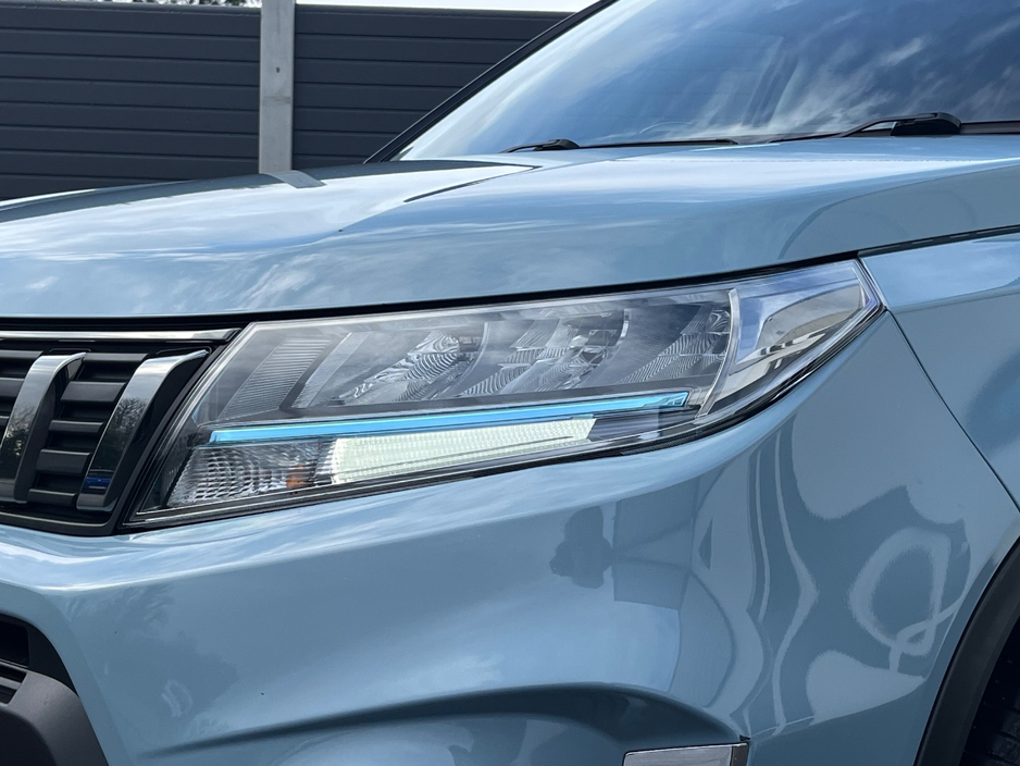 2023 Suzuki Vitara - image 3