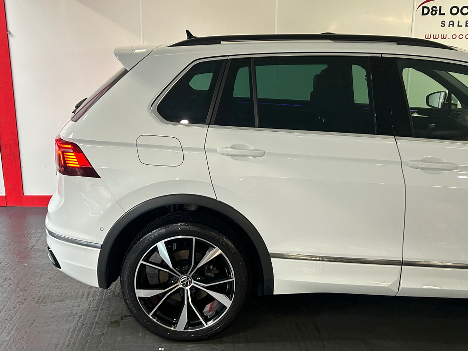 2023 Volkswagen Tiguan - image 32