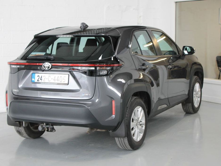 2024 Toyota Yaris - image 6