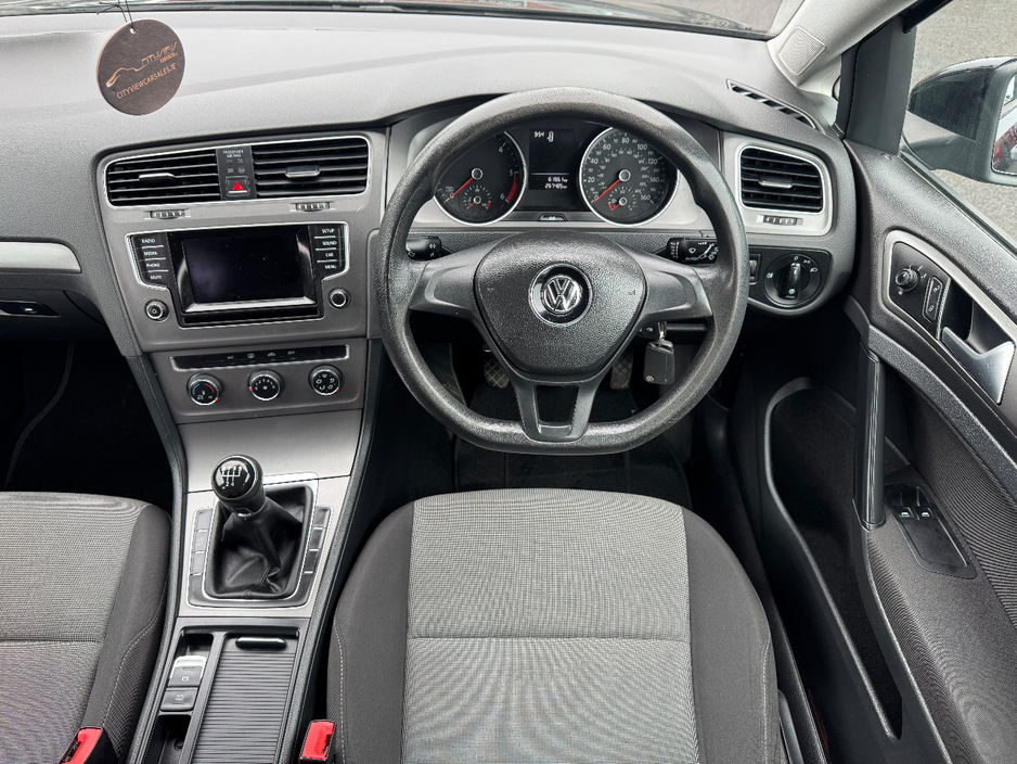 2013 Volkswagen Golf - image 15