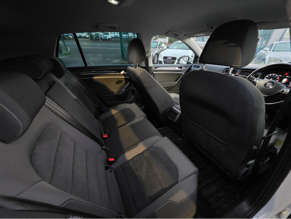 2017 Volkswagen Golf ( 172 REG ) HIGHLINE 1.4 MK7.5 SAT NAV PACK - VIRTUAL CLOCKS -REVERSE CAMERA - NAVIGATION - CARPLAY - ANDROID AUTO- BLIND SPOT REAR TRAFFIC ASSIST - DISCOVER PRO €17,950