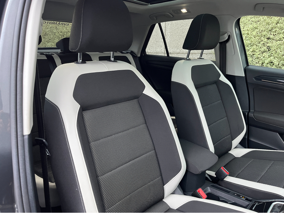 2020 Volkswagen T-Roc SPORT AUTOMATIC 1.5 PETROL //HIGH SPEC//PANORAMIC GLASS ROOF//SAT NAV//KEYLESS ENTRY//