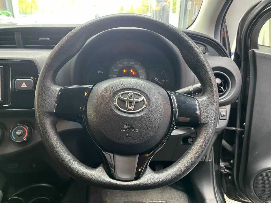 2018 Toyota Vitz - image 8