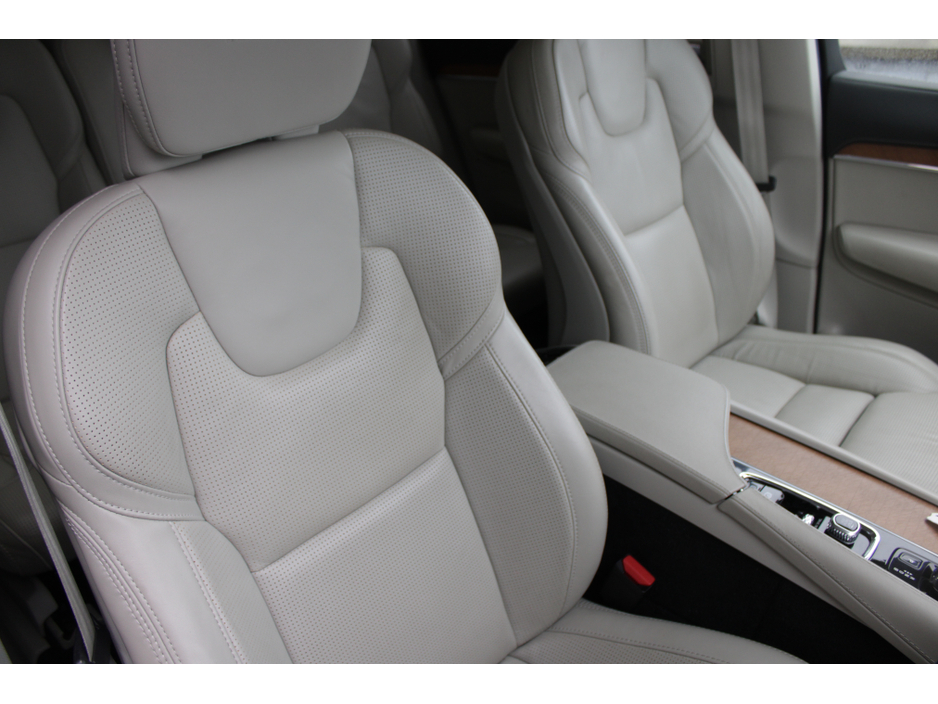 2019 Volvo XC90 - image 11