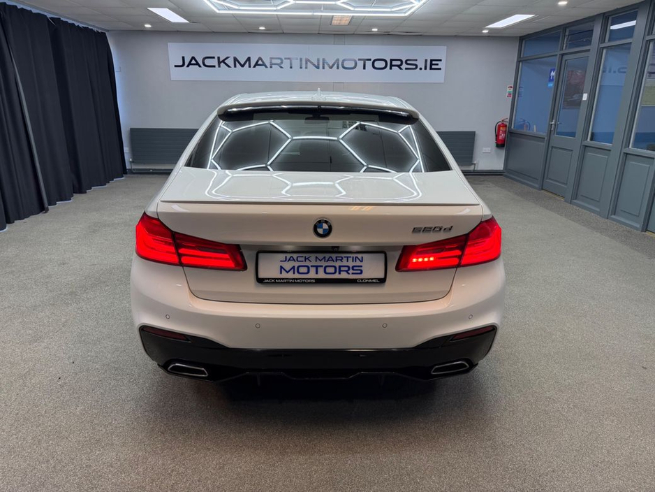 2019 BMW 5 Series - image 12