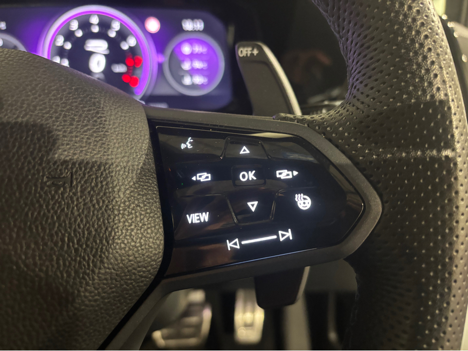 2021 Volkswagen Golf - image 22