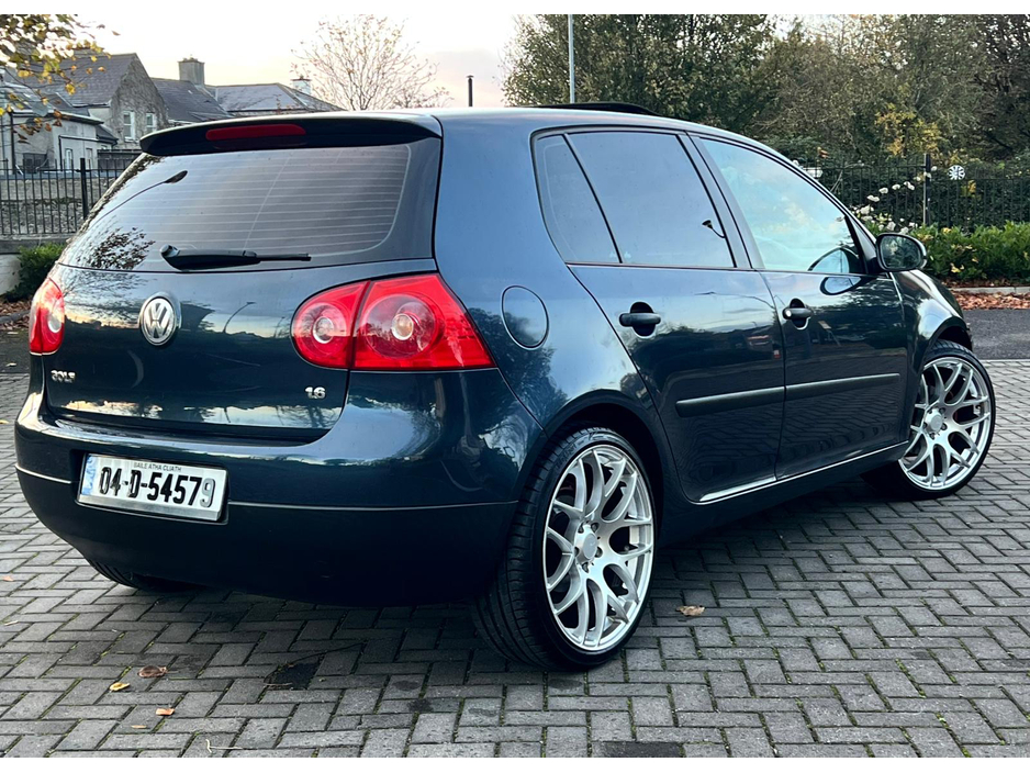 2004 Volkswagen Golf 1.6 COMFORT 5DR 102BHP €3,950