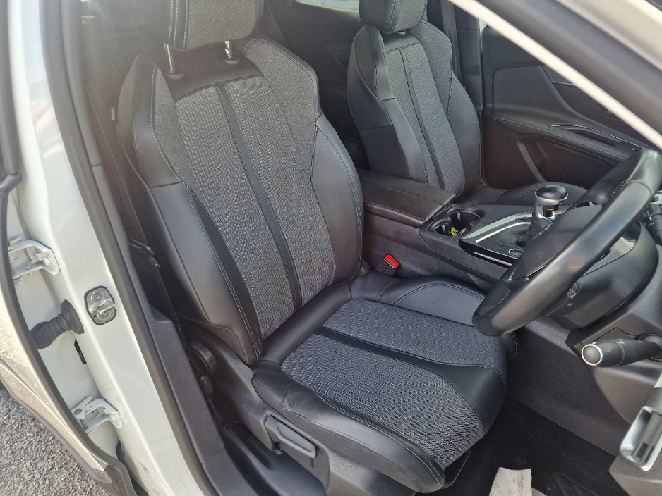 2021 Peugeot 3008 - image 18