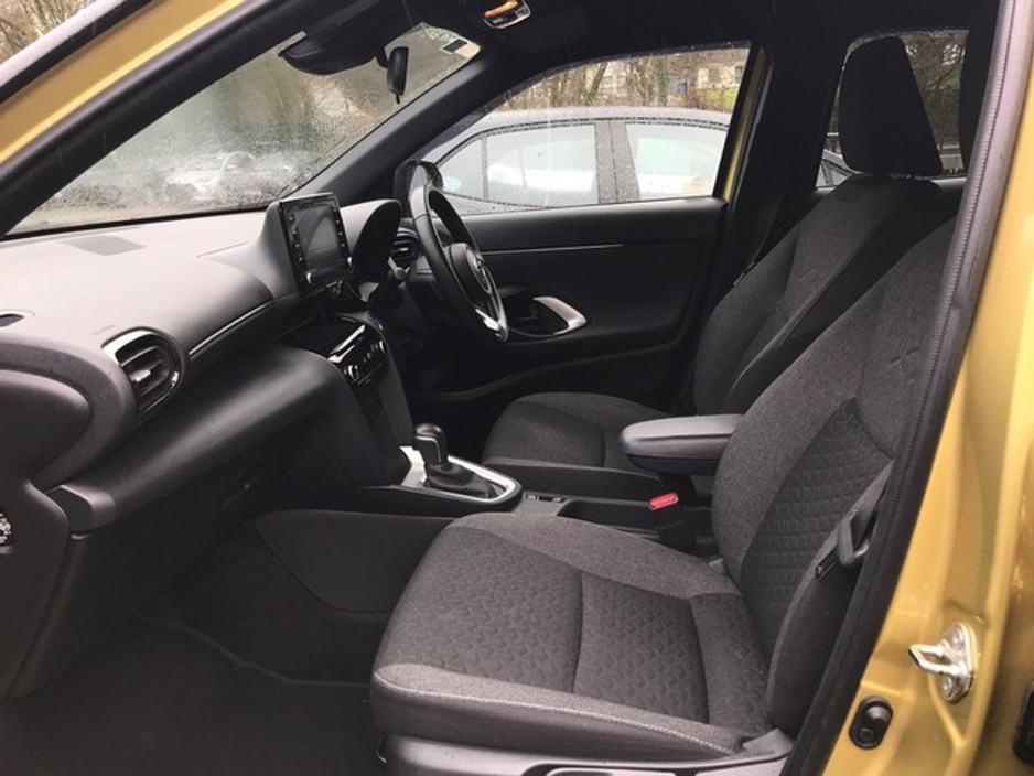 2023 Toyota Yaris Cross LUNA SPORT - GRANDONS €27,995