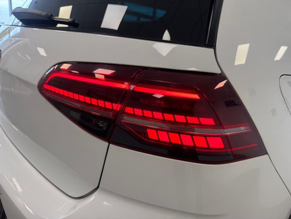 2019 Volkswagen Golf - image 18