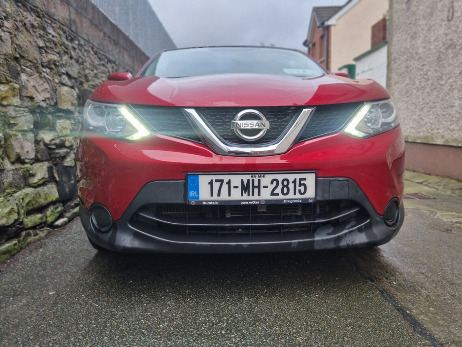 2017 Nissan Qashqai 1.2 PET XE CVT €10,000