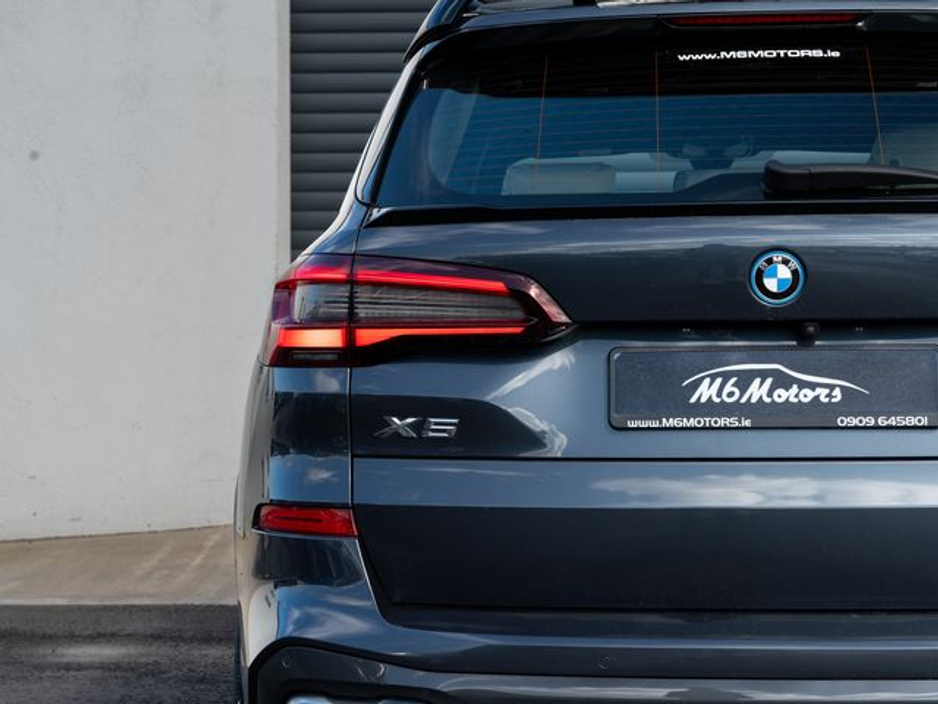 2021 BMW X5 - image 10