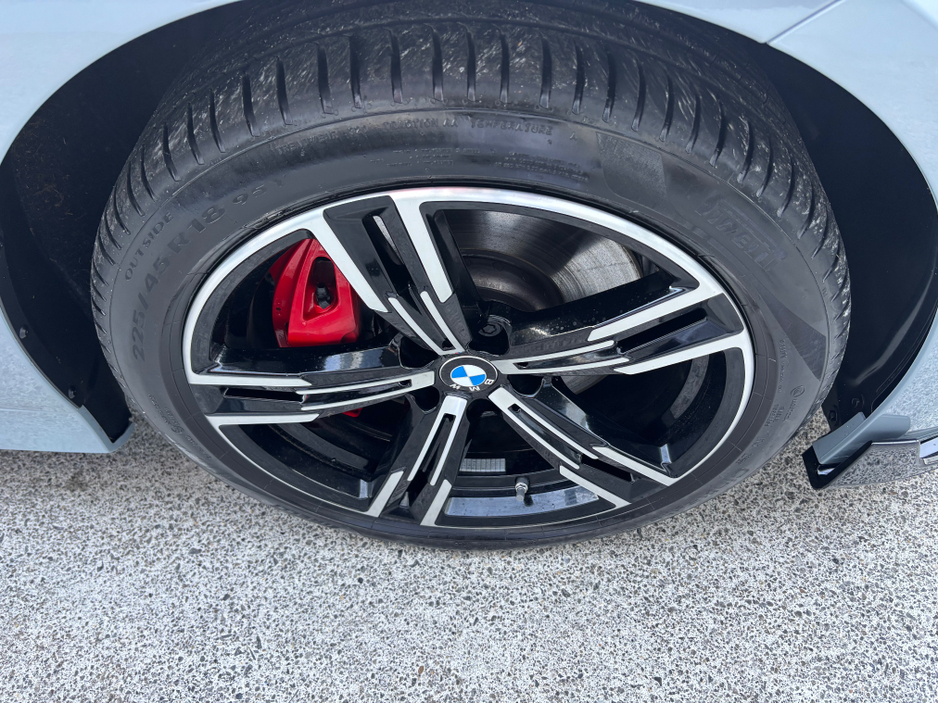 2025 BMW 3 Series - image 9