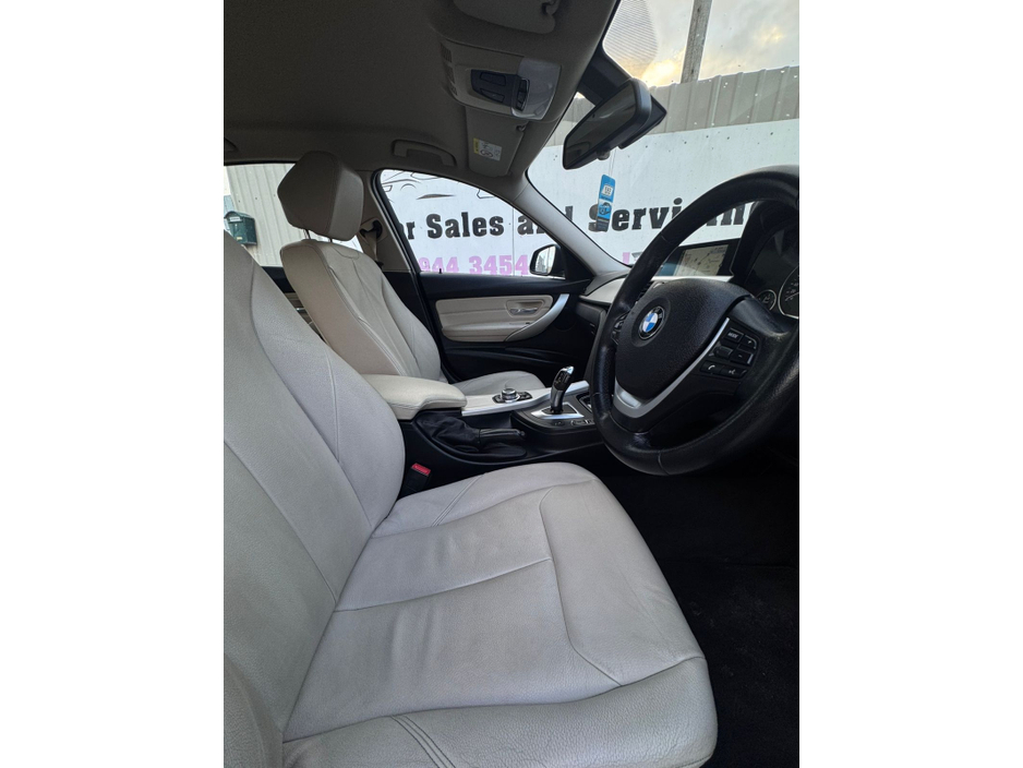 2015 BMW 3 Series - image 18