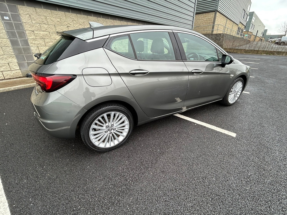 2017 Opel Astra - image 8