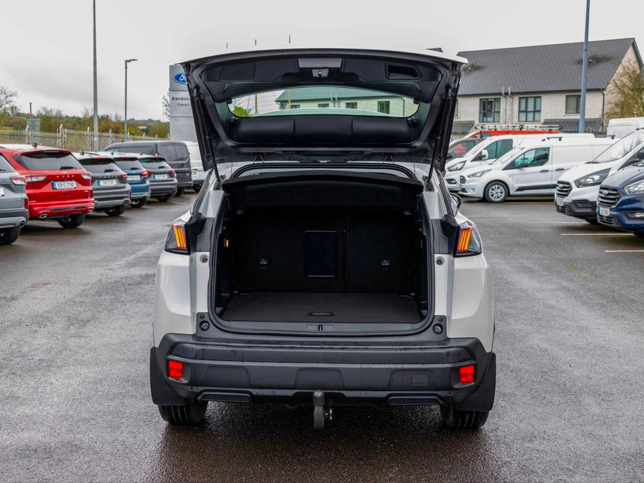 2021 Peugeot 3008 - image 12