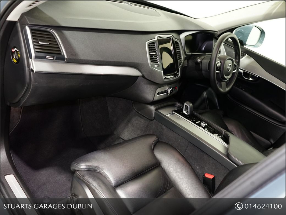 2023 Volvo XC90 - image 12