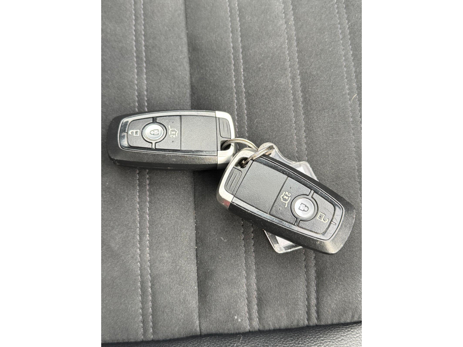 2020 Ford Kuga - image 16