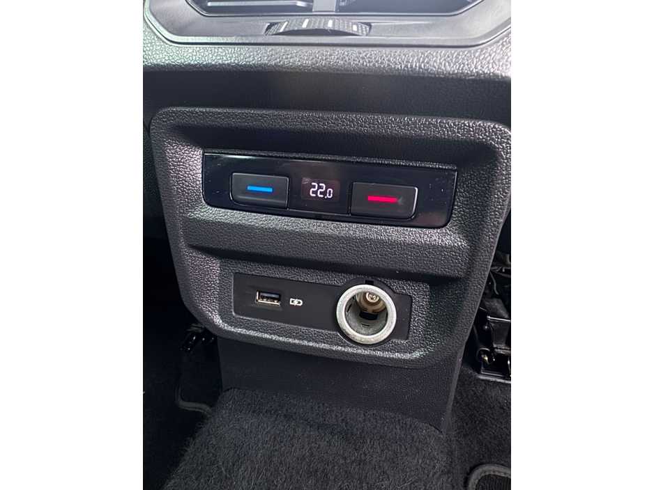 2018 Volkswagen Tiguan - image 40