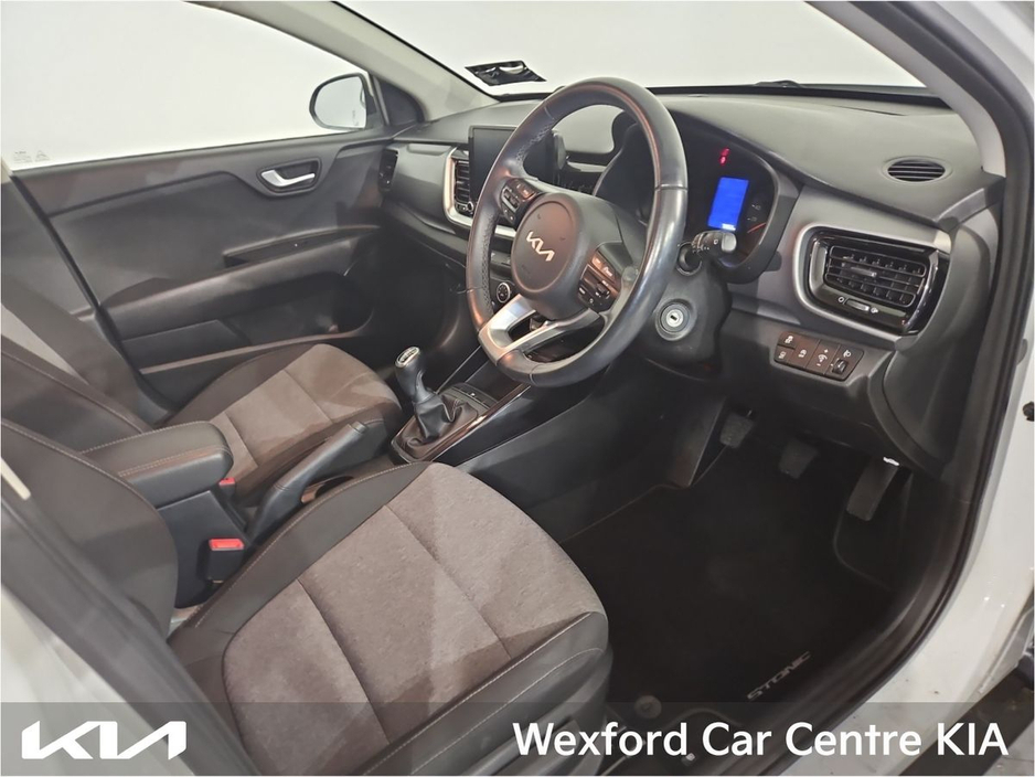 2023 Kia Stonic - image 2