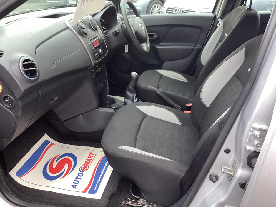 2015 Dacia Sandero - image 13