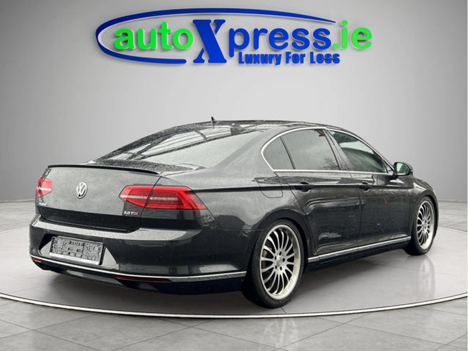 2018 Volkswagen Passat - image 11