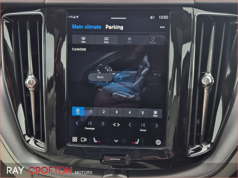 2022 Volvo XC60 - image 13