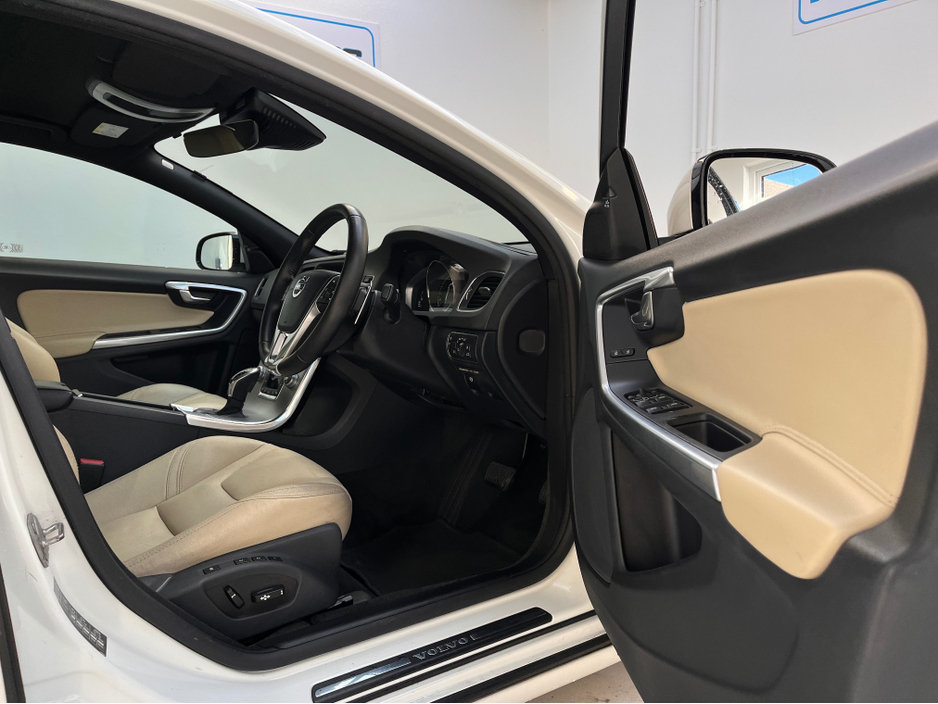 2016 Volvo S60 - image 32