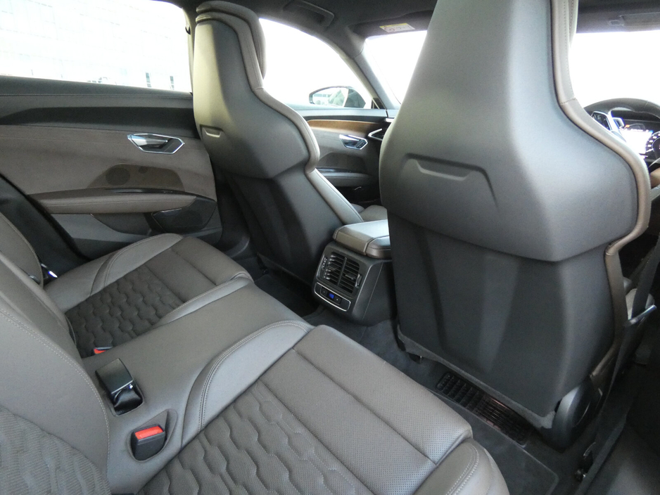 2022 Audi e-tron - image 20