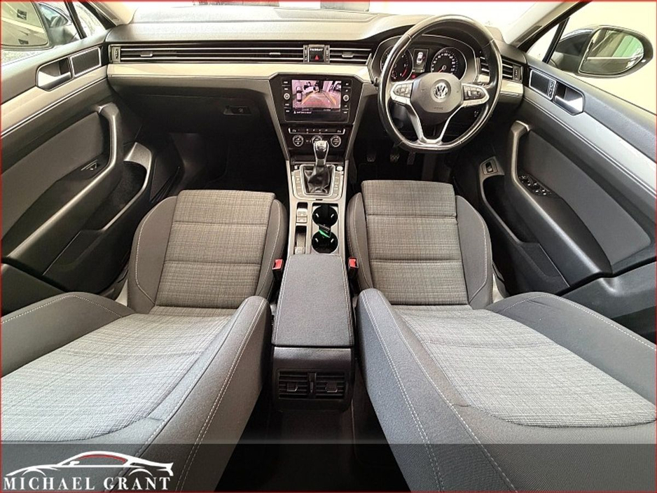 2020 Volkswagen Passat - image 11