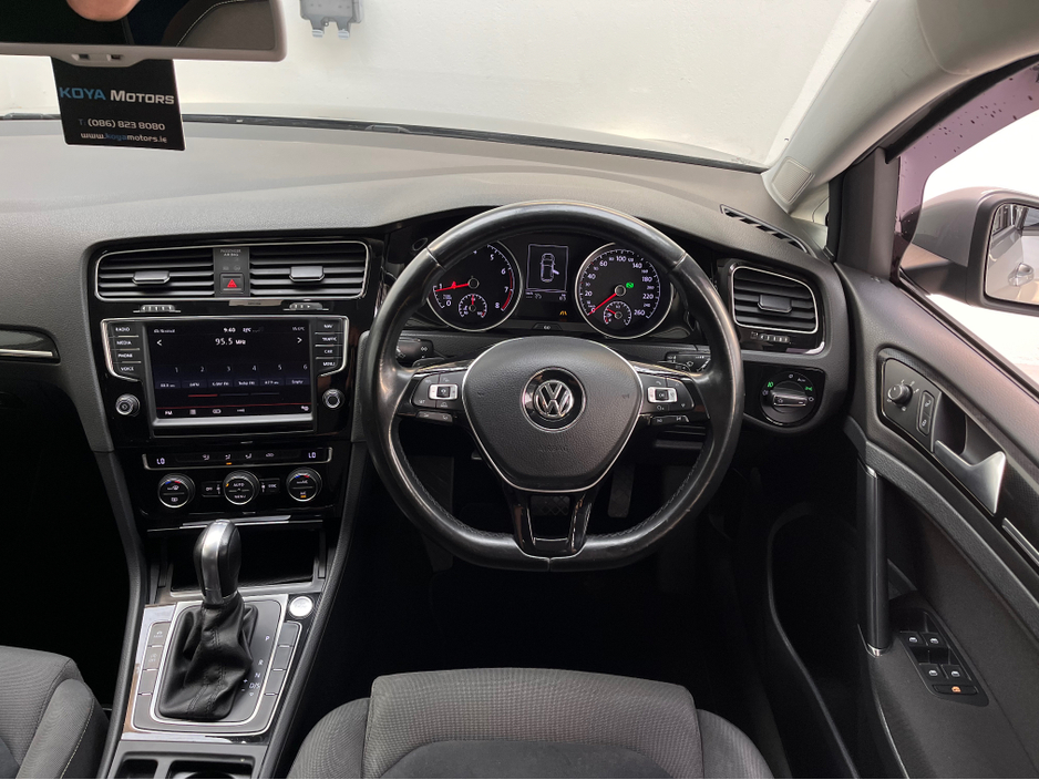 2016 Volkswagen Golf - image 26