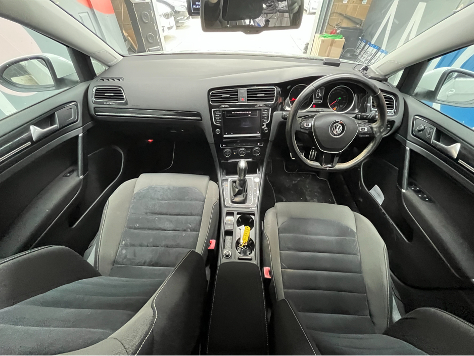 2015 Volkswagen Golf - image 12