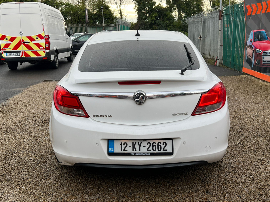 2012 Opel Insignia - image 6