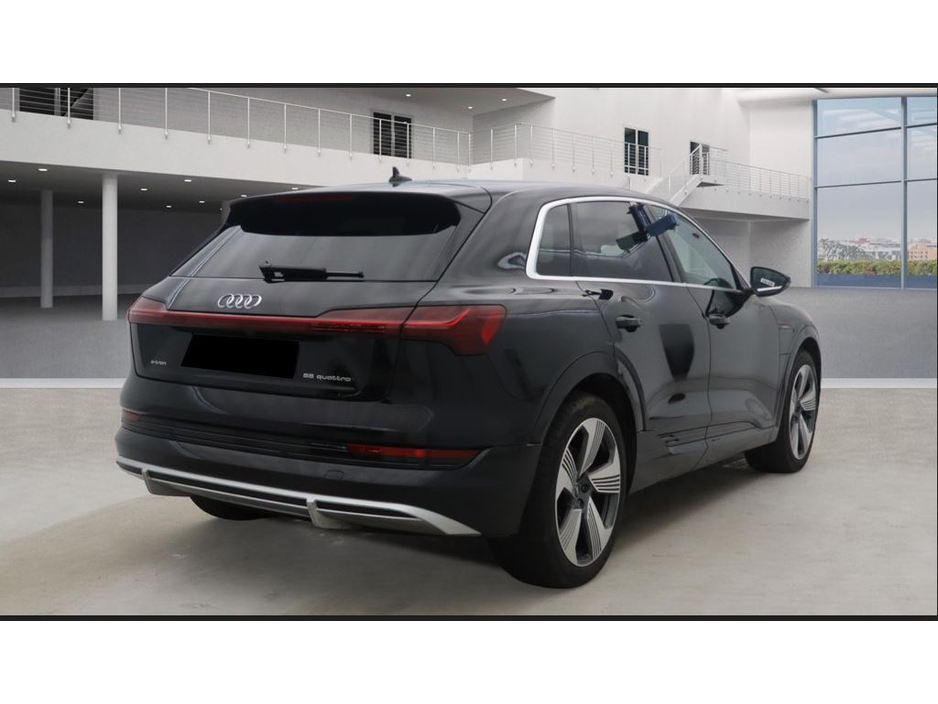 2022 Audi e-tron - image 6