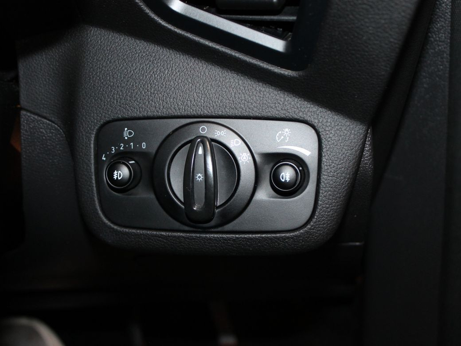 2016 Ford Kuga - image 24