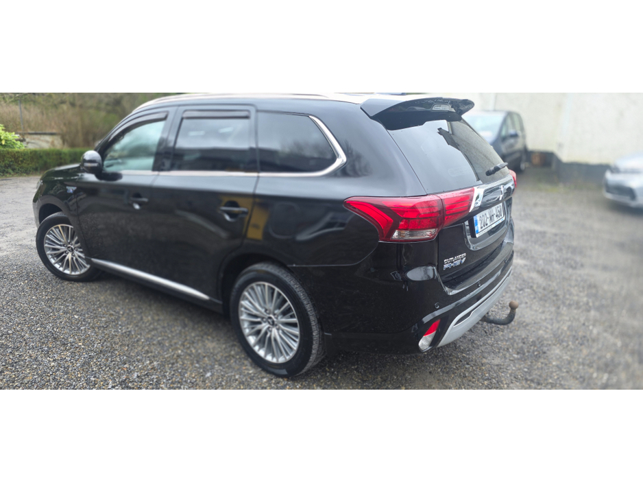 2020 Mitsubishi Outlander - image 5