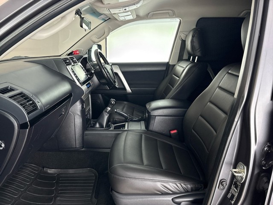 2022 Toyota Landcruiser - image 6