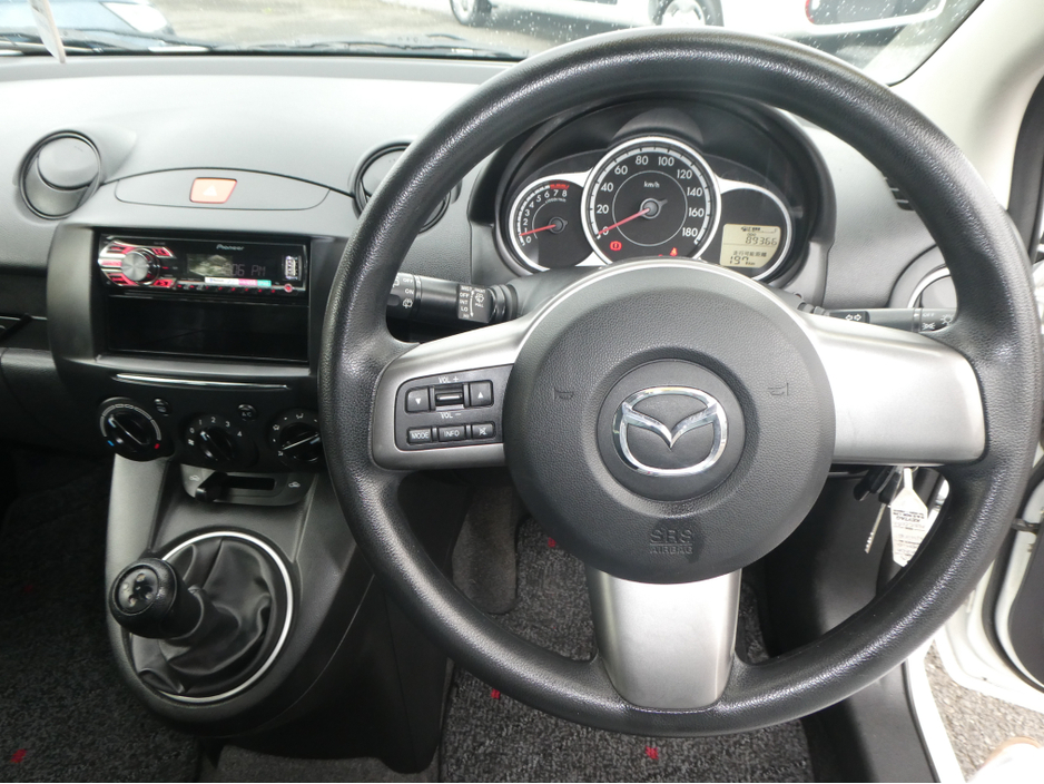 2013 Mazda Mazda2 - image 20