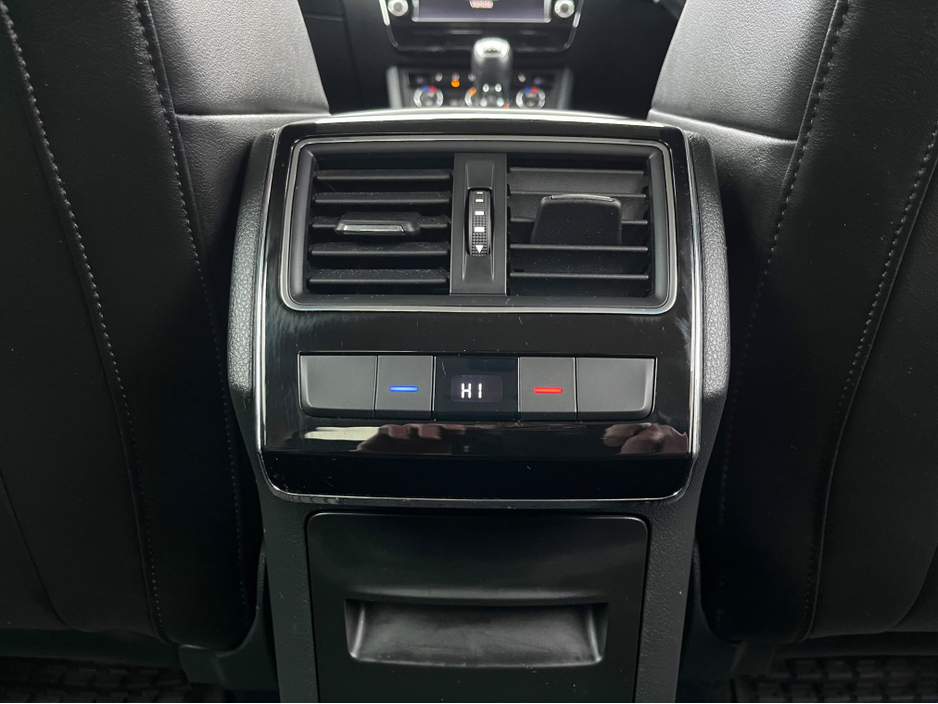 2016 Skoda Superb - image 17